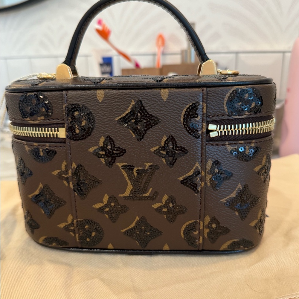 Louis Vuitton Vanity EXCLUSIVE!!!! LIMITED HOLIDAY EDITION ! SKI Collection - Picture 3 of 9